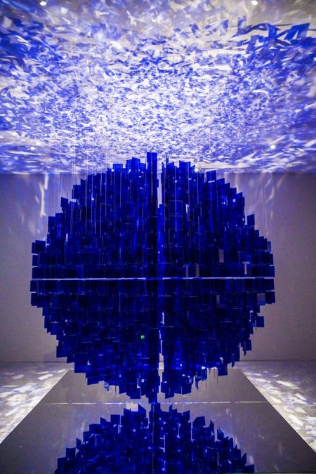 Julio Le Parc, Blue Sphere 2001/2022. Tate. Lent by the Tate Americas Foundation
