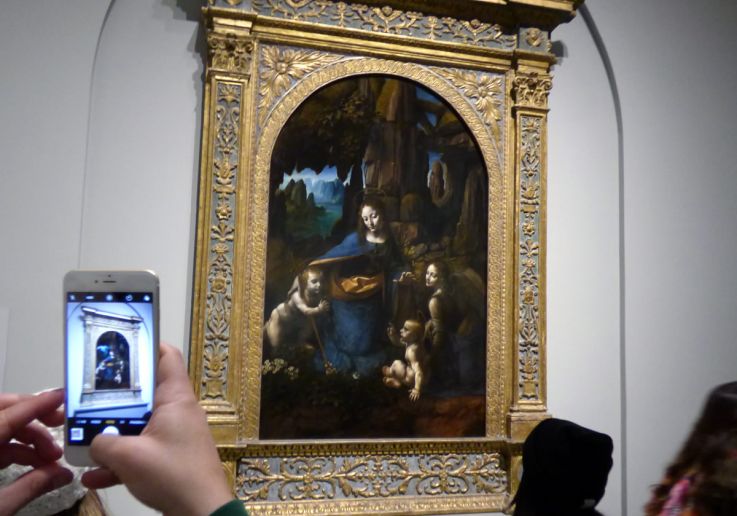 Private tour guide discussing Leonardo da Vinci’s “Virgin of the Rocks”
