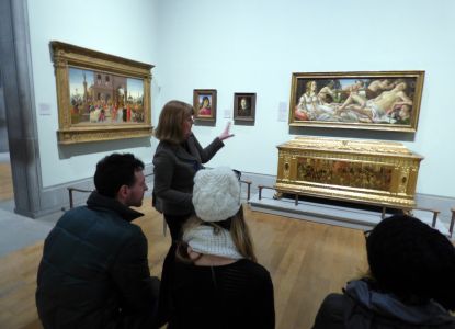 Expert guide leading a private tour inside the National Gallery galleries