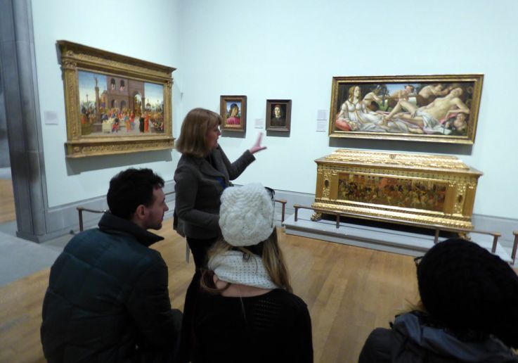 Expert guide leading a private tour inside the National Gallery galleries