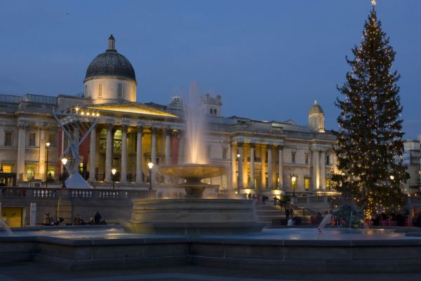 The National Gallery in London illuminated at night with Christmas tree and fountain in Trafalgar Square. @ National Gallery