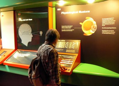 Personalized tour in the Natural History Museum's galleries