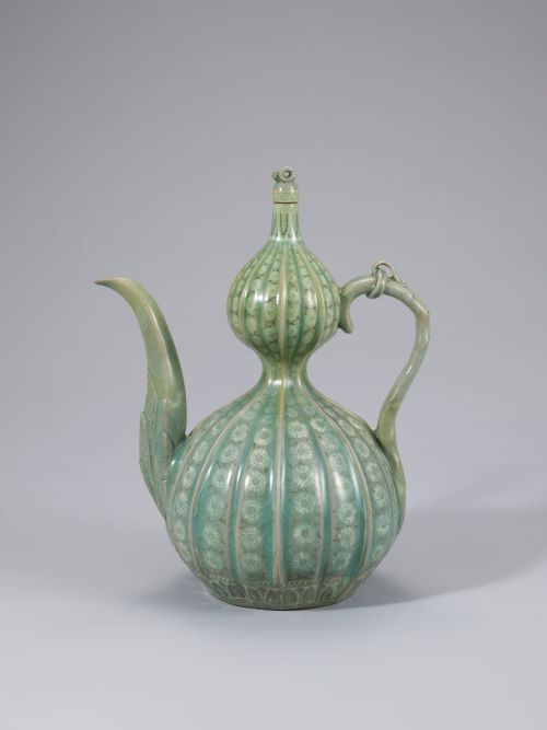 Bluish-green Goryeo celadon ewer with a double-gourd body and inlaid chrysanthemum patterns